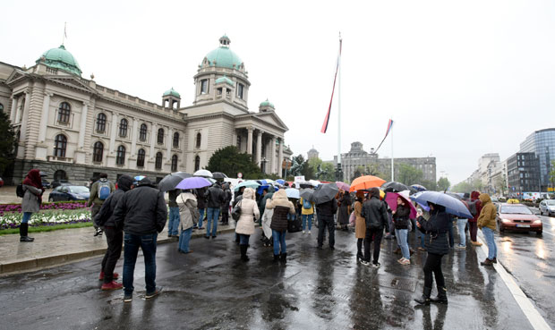 Демонстранти неће у Скупштину
